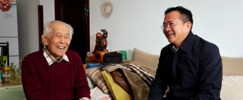 中國(guó)樂(lè)凱黨委領(lǐng)導(dǎo)看望慰問(wèn)樂(lè)凱老領(lǐng)導(dǎo)、老專家、老干部、老黨員及生活困難職工